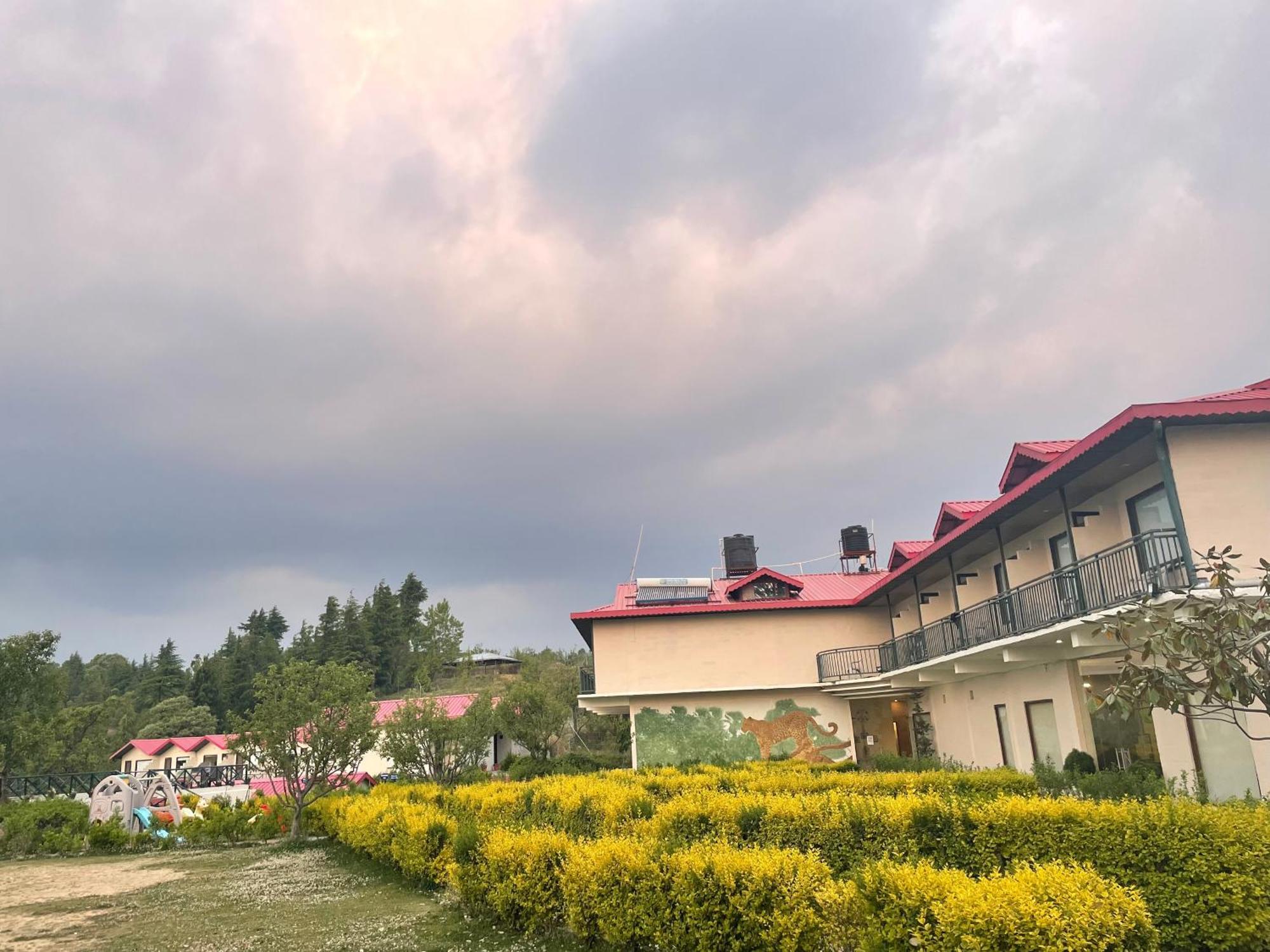 Vue Magique Resort Chail Buitenkant foto